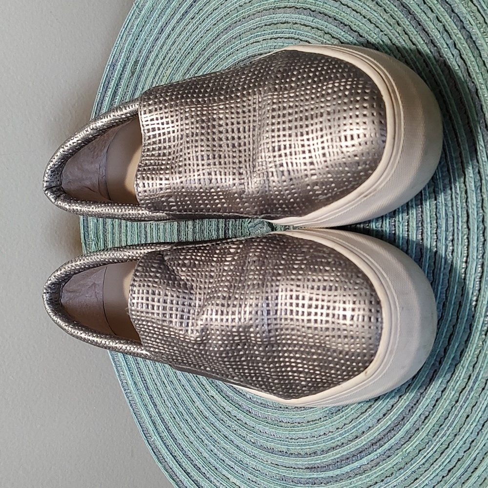 Vince Camuto Slip On Platform Loafers Size 8?